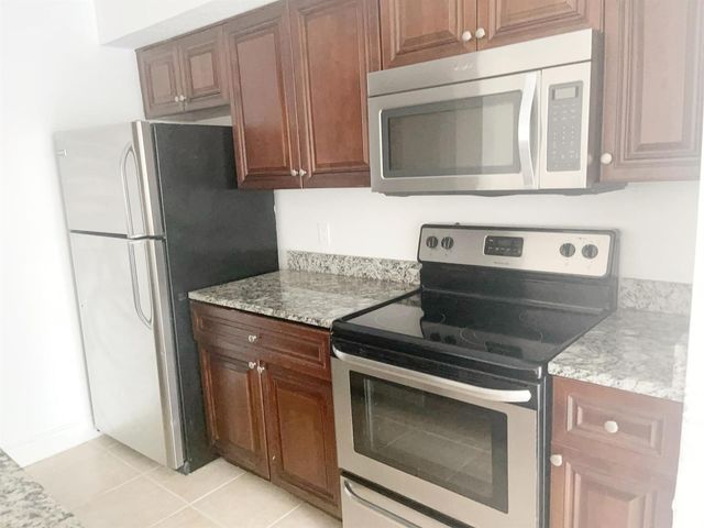 815 W Boynton Beach Boulevard 4-102, Boynton Beach, FL 33426