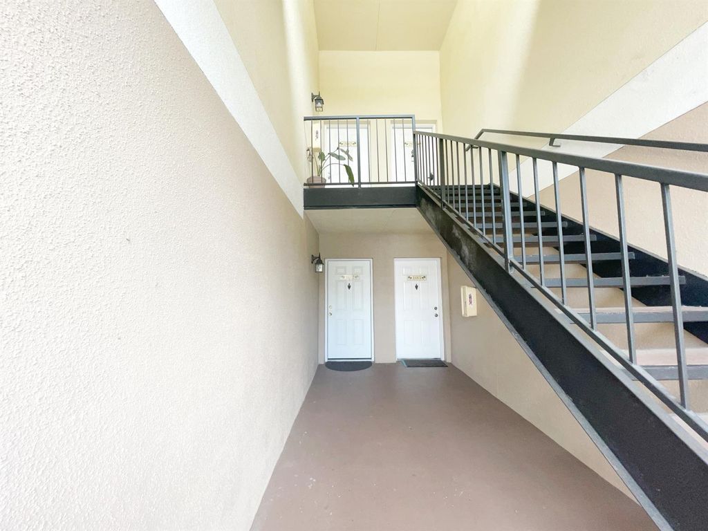815 W Boynton Beach Boulevard 4-102, Boynton Beach, FL 33426
