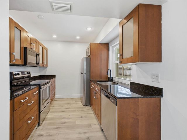 1680 NE 34TH Lane, Oakland Park, FL 33334