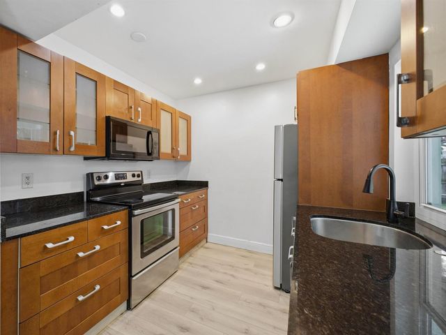 1680 NE 34TH Lane, Oakland Park, FL 33334