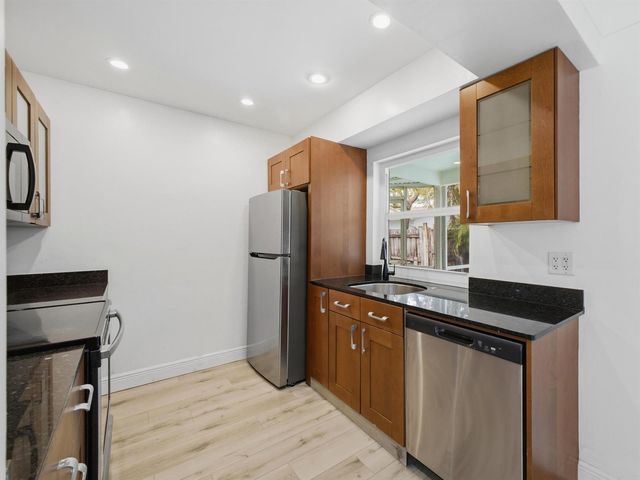 1680 NE 34TH Lane, Oakland Park, FL 33334
