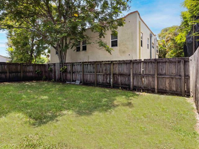 1680 NE 34TH Lane, Oakland Park, FL 33334