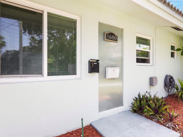 1680 NE 34TH Lane, Oakland Park, FL 33334