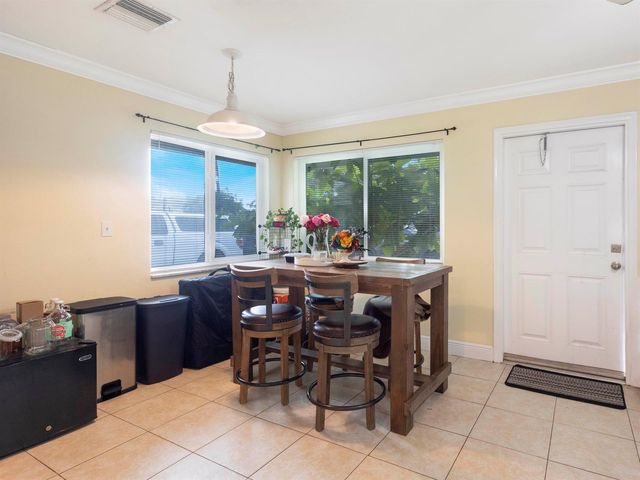 1680 NE 34TH Lane, Oakland Park, FL 33334