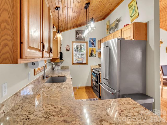 245 Greenview Drive, Maggie Valley, NC 28751