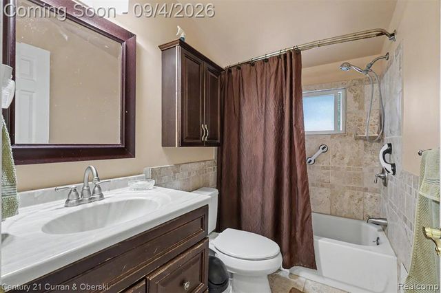 1869 Middle Trail Road, Commerce Twp, MI 48390