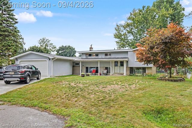 1869 Middle Trail Road, Commerce Twp, MI 48390