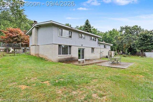 1869 Middle Trail Road, Commerce Twp, MI 48390