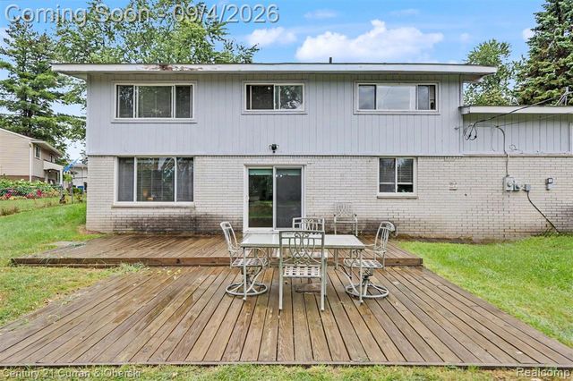 1869 Middle Trail Road, Commerce Twp, MI 48390