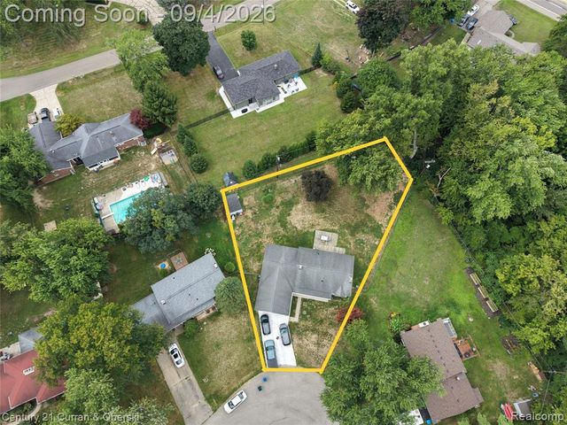 1869 Middle Trail Road, Commerce Twp, MI 48390