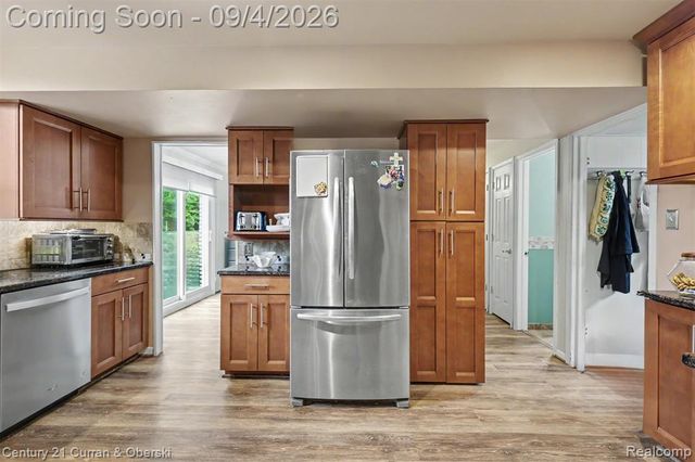1869 Middle Trail Road, Commerce Twp, MI 48390