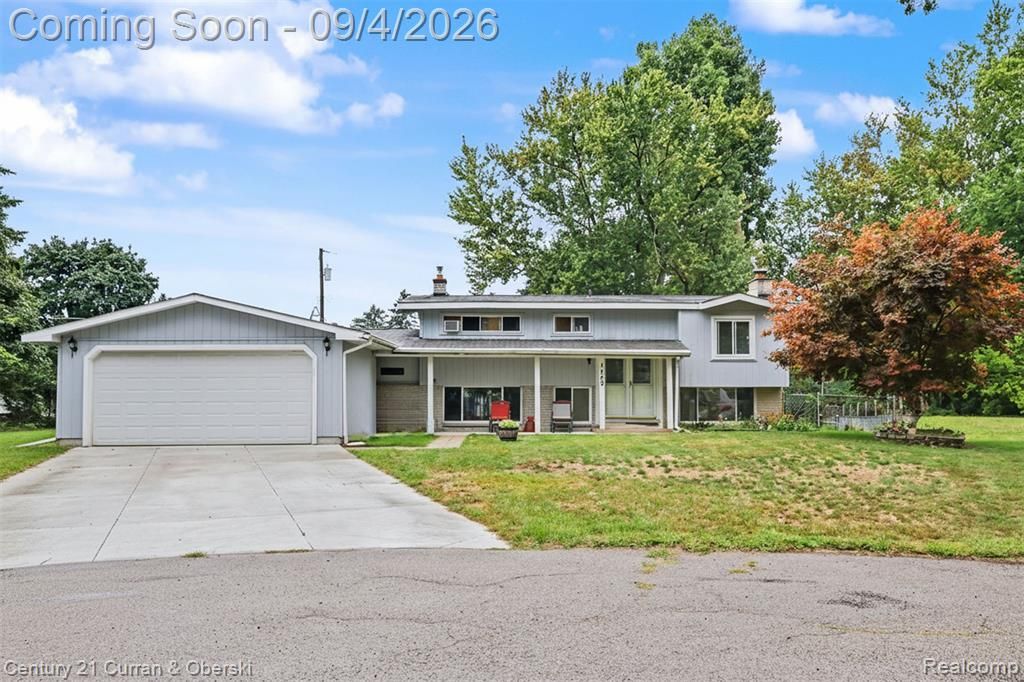 1869 Middle Trail Road, Commerce Twp, MI 48390
