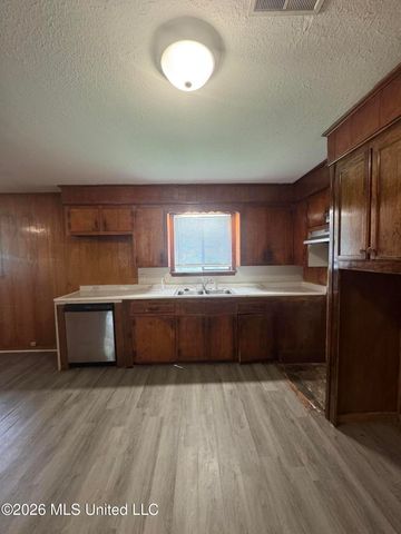 3139 Charleston Drive, Jackson, MS 39212