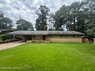3139 Charleston Drive, Jackson, MS 39212