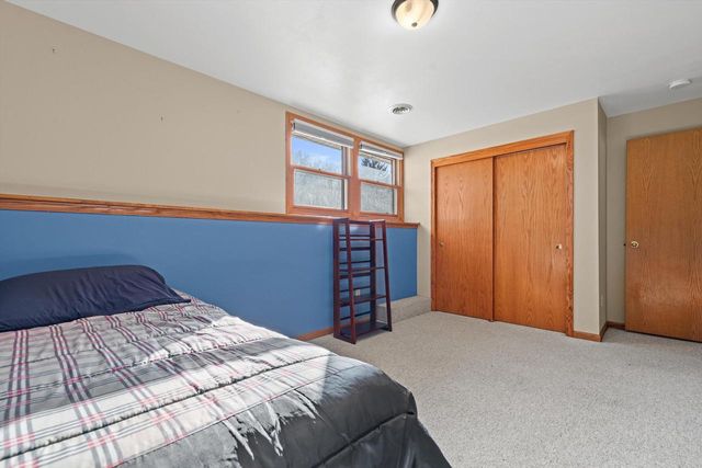 702 Fox Knoll DRIVE, Waterford, WI 53185