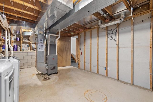 702 Fox Knoll DRIVE, Waterford, WI 53185