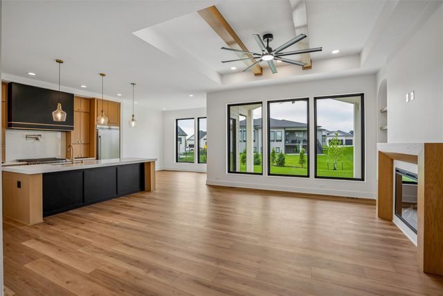 18190 Hidden Knoll, Clive, IA 50325