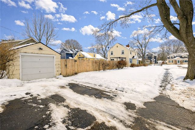 112 Curtice Road, Irondequoit, NY 14617