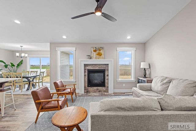 4047 Maizy Way, Ammon, ID 83406