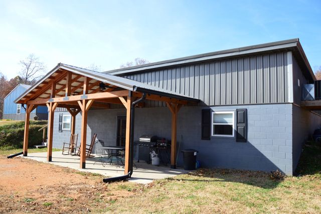 351 Hurricane Creek Rd, Linden, TN 37096