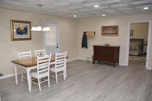 351 Hurricane Creek Rd, Linden, TN 37096