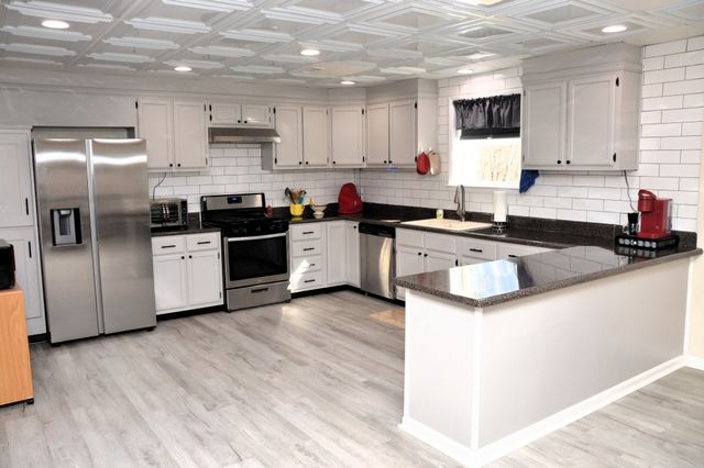 351 Hurricane Creek Rd, Linden, TN 37096