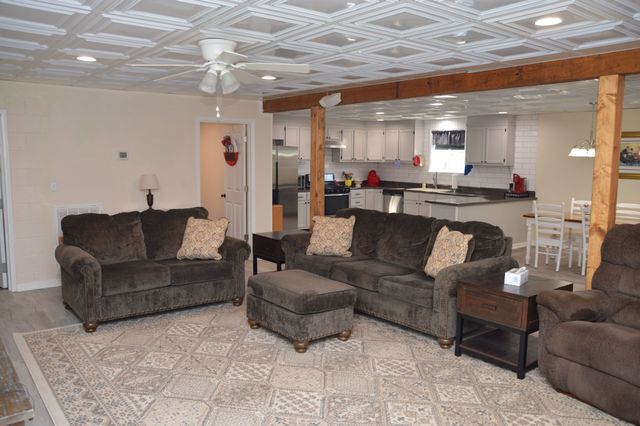 351 Hurricane Creek Rd, Linden, TN 37096