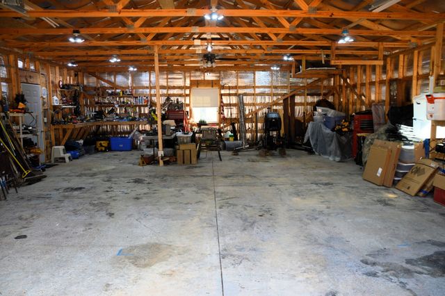 351 Hurricane Creek Rd, Linden, TN 37096