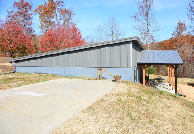 351 Hurricane Creek Rd, Linden, TN 37096