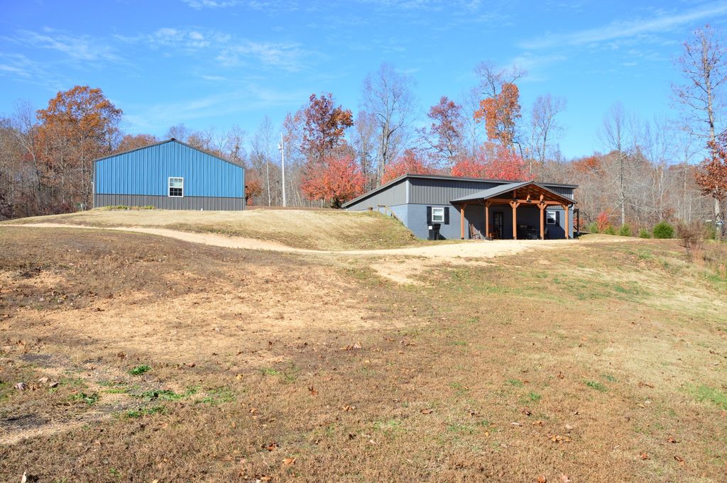 351 Hurricane Creek Rd, Linden, TN 37096