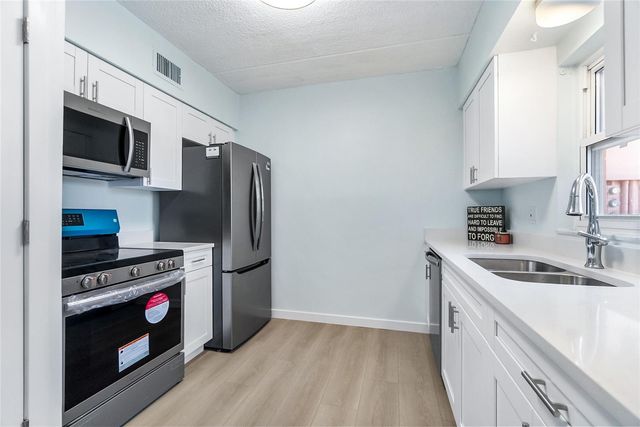 1153 RUE DES ROIS 1A, South Pasadena, FL 33707