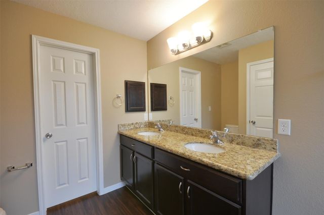 106 Eddy Street B, Humble, TX 77338