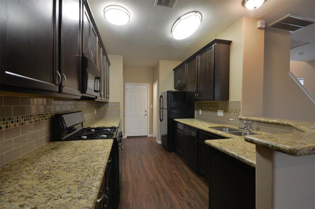 106 Eddy Street B, Humble, TX 77338