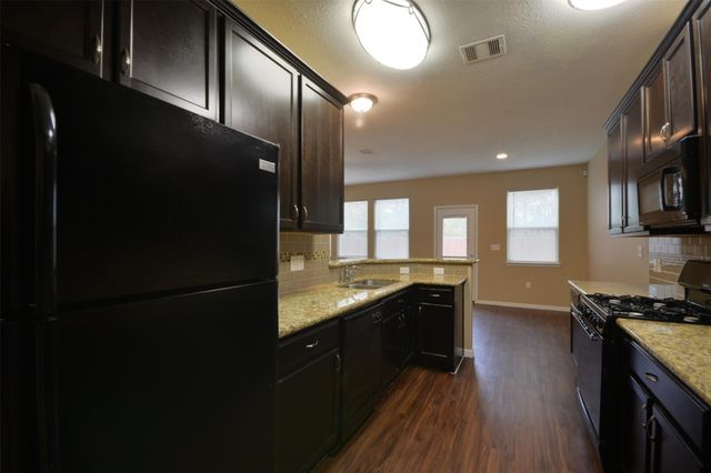 106 Eddy Street B, Humble, TX 77338