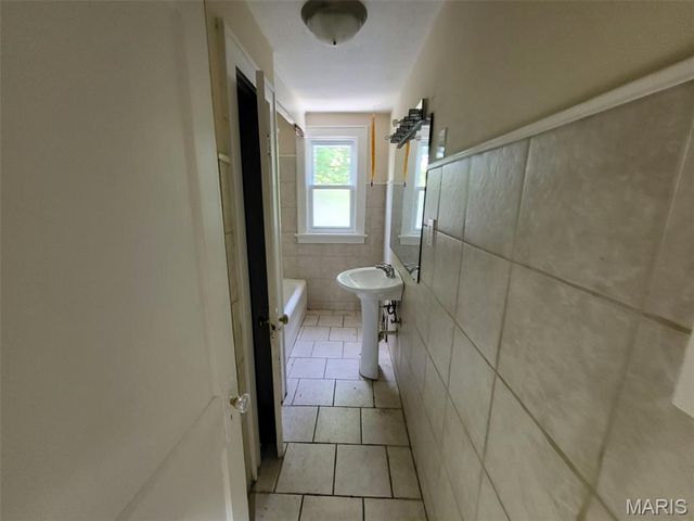 8801 Blewett Avenue, Jennings, MO 63136