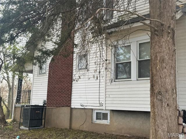 8801 Blewett Avenue, Jennings, MO 63136