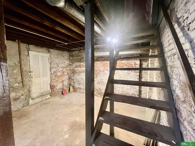 312 N 33rd Street, Omaha, NE 68132