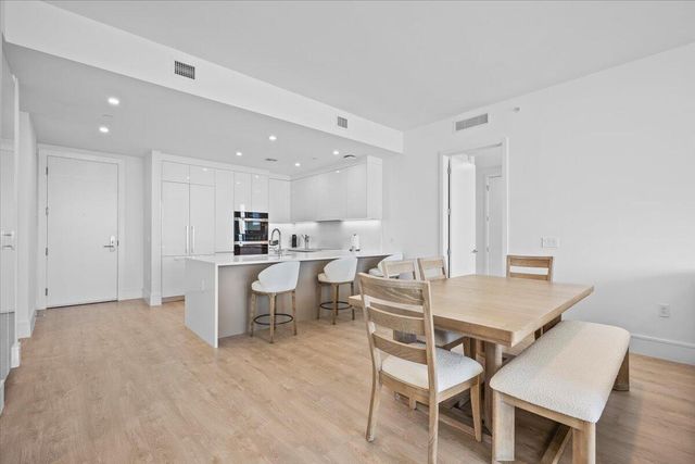 220 Lake Shore Drive 1513, Lake Park, FL 33403