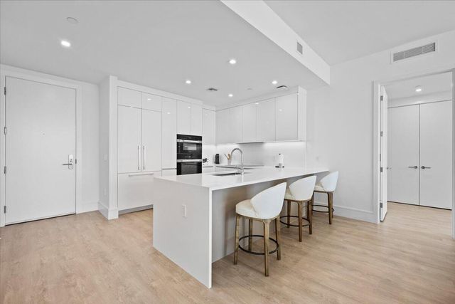 220 Lake Shore Drive 1513, Lake Park, FL 33403