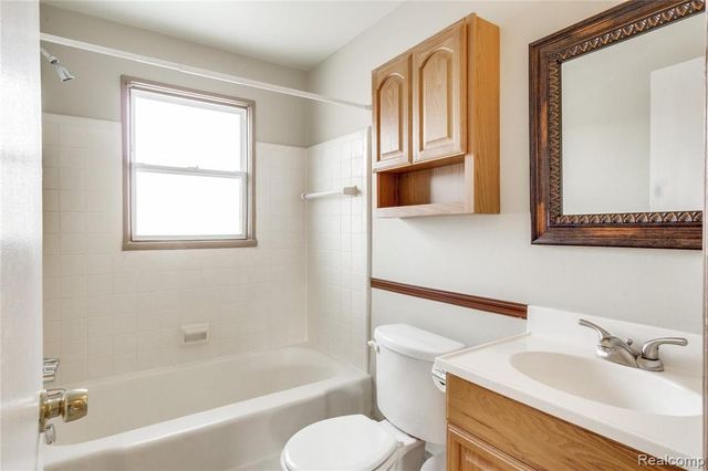 3388 Coolidge Hwy, Royal Oak, MI 48073