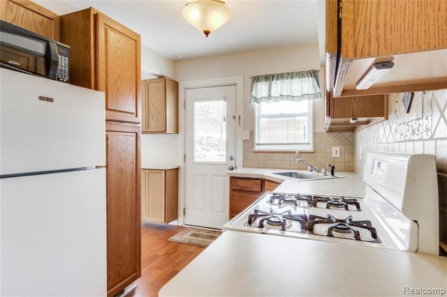 3388 Coolidge Hwy, Royal Oak, MI 48073