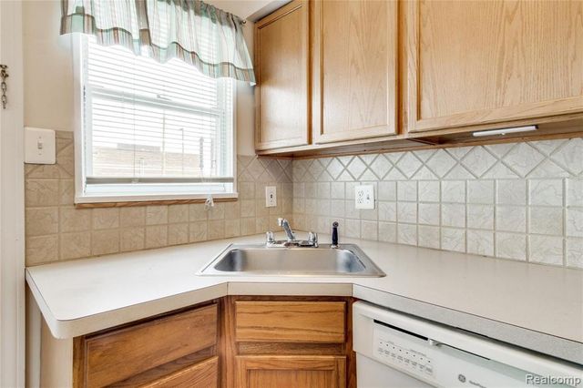 3388 Coolidge Hwy, Royal Oak, MI 48073