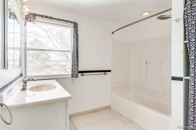 3388 Coolidge Hwy, Royal Oak, MI 48073