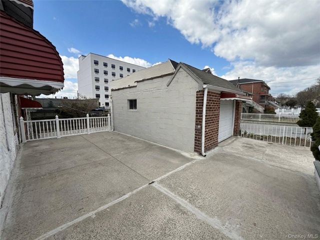 3529 Laconia Avenue, Bronx, NY 10469