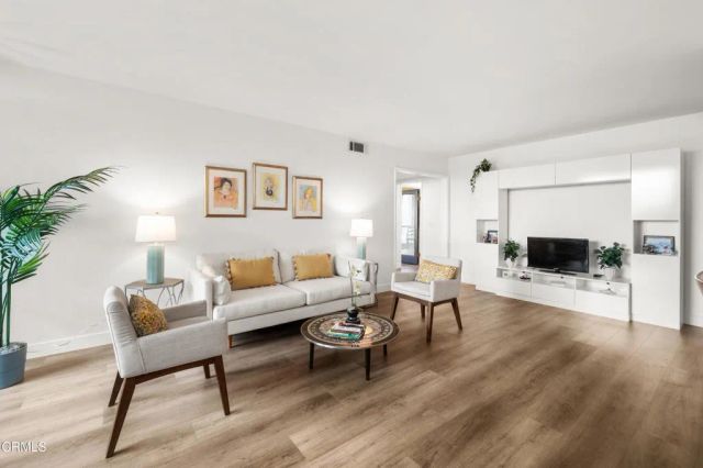 4275 Via Arbolada 209, Los Angeles, CA 90042