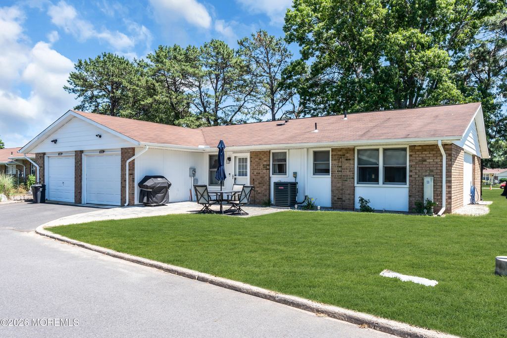 102A Buckingham Drive A, Manchester, NJ 08759