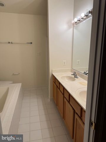 10340 PROCERA DR, Rockville, MD 20850