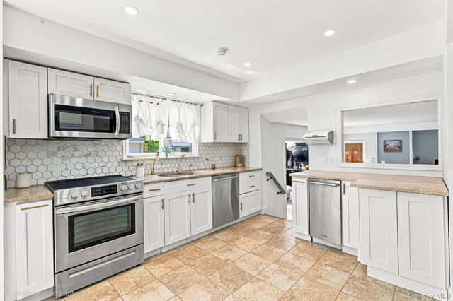 962 Mildred Drive, Baldwin Harbor, NY 11510