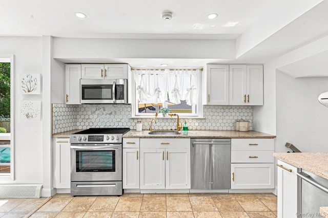962 Mildred Drive, Baldwin Harbor, NY 11510