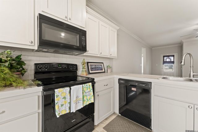 32490 Lake Pointe Blvd, Denham Springs, LA 70726